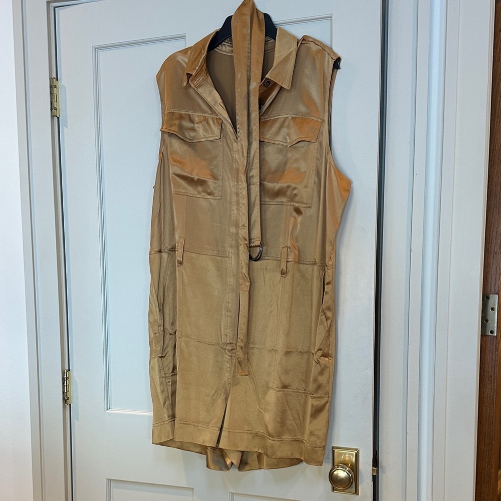 NWT BANANA REPUBLIC Gorgeous 100% silk short sleeveless Jumpsuit. GOLD.